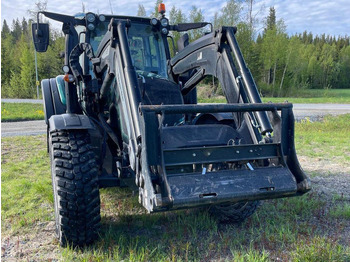 Traktor Valtra N154E Versu SmartTouch MR19 Valtra N154E Versu SmartTouch MR19 med frontlastare Quicke Q5M: slika Traktor Valtra N154E Versu SmartTouch MR19 Valtra N154E Versu SmartTouch MR19 med frontlastare Quicke Q5M