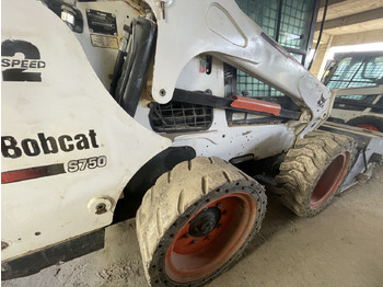 Mini utovarivač Bobcat S750: slika Mini utovarivač Bobcat S750