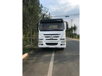 Tegljač SINOTRUK HOWO