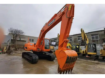 Bager gusjeničar Used Doosan DH220-7 excavator on sale with manual engine made in Korea: slika Bager gusjeničar Used Doosan DH220-7 excavator on sale with manual engine made in Korea Bager gusjeničar Used Doosan DH220-7 excavator on sale with manual engine made in Korea: slika Bager gusjeničar Used Doosan DH220-7 excavator on sale with manual engine made in Korea
