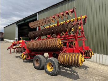 Traktorska freza Vaderstad Carrier 820 Cultivator: slika Traktorska freza Vaderstad Carrier 820 Cultivator Traktorska freza Vaderstad Carrier 820 Cultivator: slika Traktorska freza Vaderstad Carrier 820 Cultivator