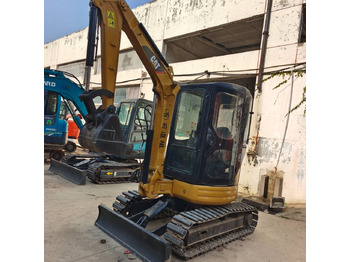 Mini bager CAT 303 CR: slika Mini bager CAT 303 CR