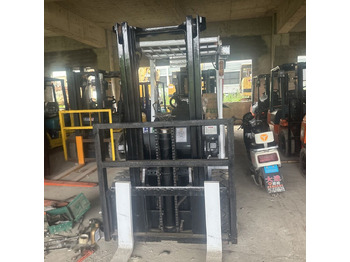 Diesel viličar TCM 35N: slika Diesel viličar TCM 35N Diesel viličar TCM 35N: slika Diesel viličar TCM 35N