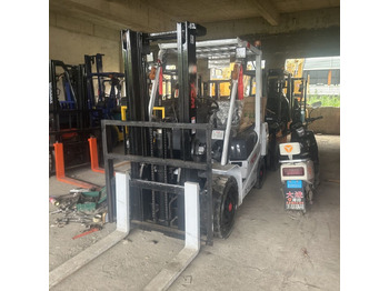 Diesel viličar TCM 35N: slika Diesel viličar TCM 35N Diesel viličar TCM 35N: slika Diesel viličar TCM 35N