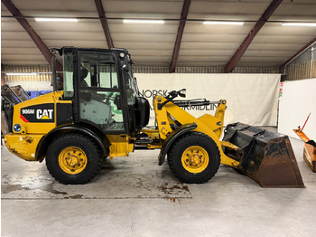 Zakup  Cat 906M High Flow, 40 km/t med skuff og plog # TIL LEIE# Cat 906M High Flow, 40 km/t med skuff og plog # TIL LEIE#: slika Zakup  Cat 906M High Flow, 40 km/t med skuff og plog # TIL LEIE# Cat 906M High Flow, 40 km/t med skuff og plog # TIL LEIE#