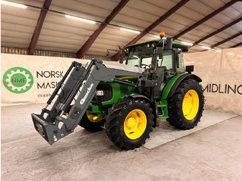 Traktor JOHN DEERE 5820
