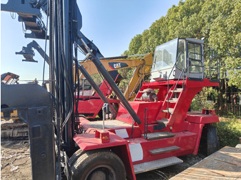 Građevinski strojevi KALMAR DCE80 USED CONTAINER KAMLAR CONTAINER STCKER DCE80-45E7: slika Građevinski strojevi KALMAR DCE80 USED CONTAINER KAMLAR CONTAINER STCKER DCE80-45E7