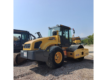 Kompaktor XCMG XS143J