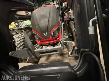 Traktor Valtra A104 m Laster, skuffe og pallegaffel: slika Traktor Valtra A104 m Laster, skuffe og pallegaffel Traktor Valtra A104 m Laster, skuffe og pallegaffel: slika Traktor Valtra A104 m Laster, skuffe og pallegaffel