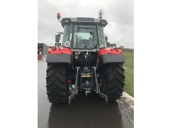 Novi Traktor Massey Ferguson MF 5S.115 Dyna-4 ESSENTIAL: slika Novi Traktor Massey Ferguson MF 5S.115 Dyna-4 ESSENTIAL