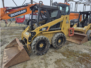 Mini utovarivač CATERPILLAR 216B3