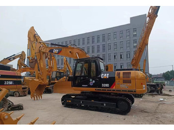 Bager na kotačima CATERPILLAR 320D
