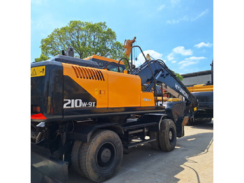 Bager na kotačima HYUNDAI