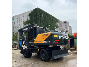 Bager na kotačima HYUNDAI