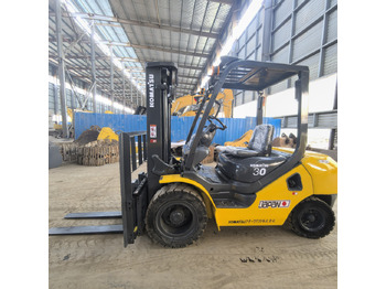 Diesel viličar Komatsu FD30 Forklift: slika Diesel viličar Komatsu FD30 Forklift Diesel viličar Komatsu FD30 Forklift: slika Diesel viličar Komatsu FD30 Forklift