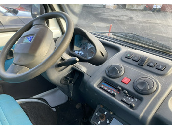 Vozilo za čišćenje snijega Piaggio Piaggio Porter 4X4 Skrzynia odśnieżarka Pług 2011: slika Vozilo za čišćenje snijega Piaggio Piaggio Porter 4X4 Skrzynia odśnieżarka Pług 2011