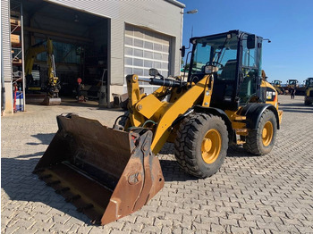 Utovarivač na kotačima CATERPILLAR 908M