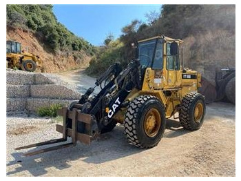 Utovarivač na kotačima CATERPILLAR