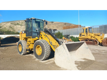 Utovarivač na kotačima CATERPILLAR 930H