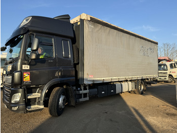 Kamion s ceradom DAF CF 330