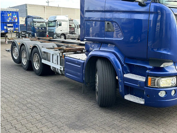 Transporter kontejnera/ Kamion s izmjenjivim sanducima Scania R520 V8 8x4*4 Bdf / Retarder / 2 Tank / Full Air / Euro 6: slika Transporter kontejnera/ Kamion s izmjenjivim sanducima Scania R520 V8 8x4*4 Bdf / Retarder / 2 Tank / Full Air / Euro 6