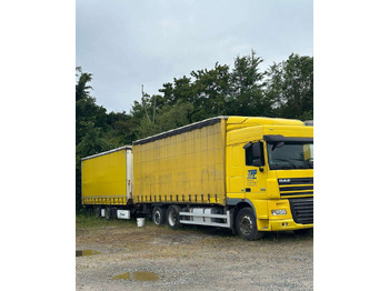 Kamion s ceradom DAF XF 105