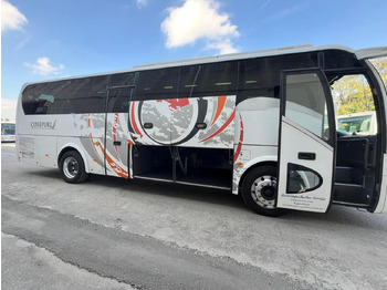 Turistički autobus