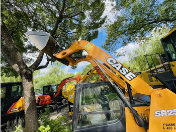 Mini utovarivač CASE