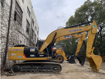 Bager na kotačima CATERPILLAR 320D2