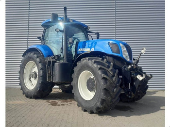 Traktor NEW HOLLAND T7.220
