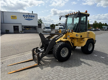 Utovarivač na kotačima VOLVO L30B