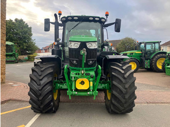 Traktor John Deere 6215R: slika Traktor John Deere 6215R
