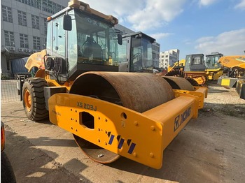 Kompaktor XCMG XS203J