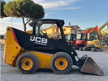 Kompaktni utovarivač gusjeničar JCB 225: slika Kompaktni utovarivač gusjeničar JCB 225