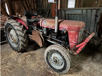 Traktor MASSEY FERGUSON 1000 series