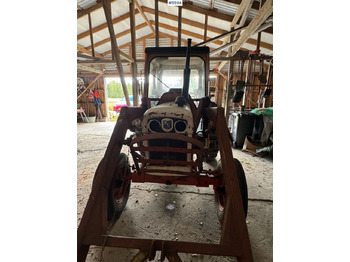 Traktor 1974 David Brown 885 w/ loaders and chain.: slika Traktor 1974 David Brown 885 w/ loaders and chain. Traktor 1974 David Brown 885 w/ loaders and chain.: slika Traktor 1974 David Brown 885 w/ loaders and chain.