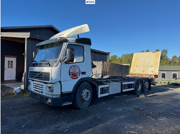 Transporter kontejnera/ Kamion s izmjenjivim sanducima VOLVO FM