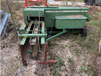 Oprema za prevrtanje sijena John Deere 332 Square Baler: slika Oprema za prevrtanje sijena John Deere 332 Square Baler