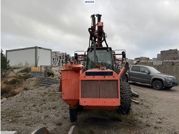 Traktor Valtra 8150 m/ Tamrock Trimmer 200 PB.: slika Traktor Valtra 8150 m/ Tamrock Trimmer 200 PB.