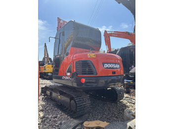 Mini bager Doosan DX60: slika Mini bager Doosan DX60