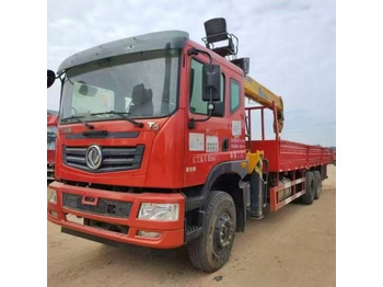 Kamion s kranom DONGFENG
