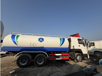 Kamion cisterna SINOTRUK HOWO