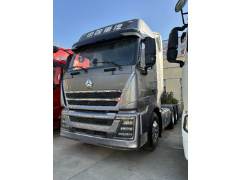 Tegljač SINOTRUK HOWO