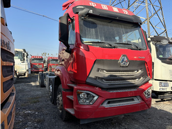 Tegljač SINOTRUK