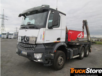 Utovarivač s proklizavajućim upravljanjem MERCEDES-BENZ Arocs 2645