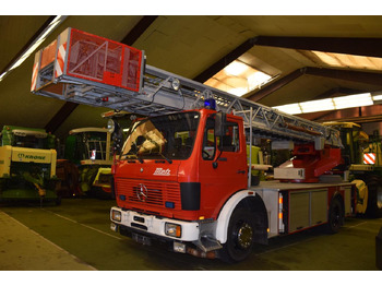 Kamion s kukastom dizalicom MERCEDES-BENZ