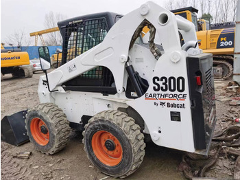 Mini utovarivač Bobcat S300: slika Mini utovarivač Bobcat S300