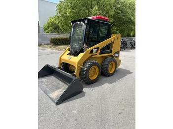 Mini utovarivač CATERPILLAR 226B3