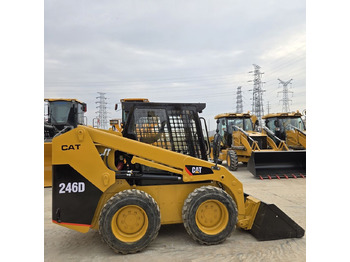 Mini utovarivač Caterpillar 246D: slika Mini utovarivač Caterpillar 246D