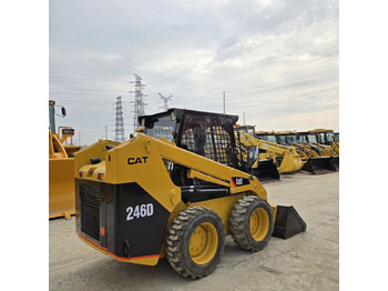 Mini utovarivač Caterpillar 246D: slika Mini utovarivač Caterpillar 246D